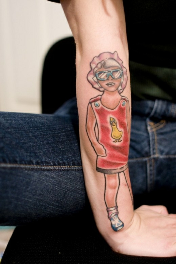 tattoo motieven gekleurd meisje onderarm