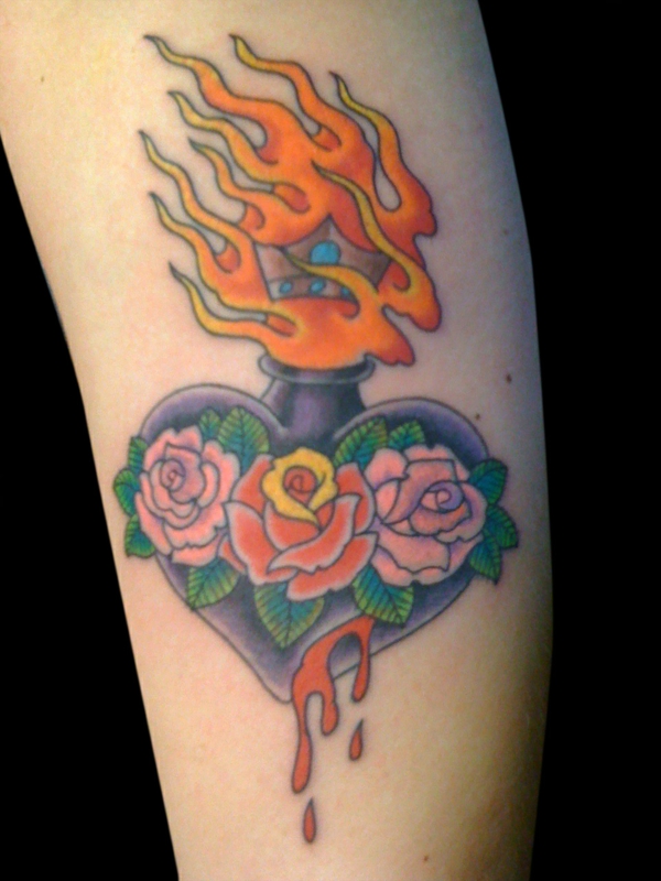 τατουάζ μοτίβα καρδιά τριαντάφυλλα βάζο φωτιά αίμα