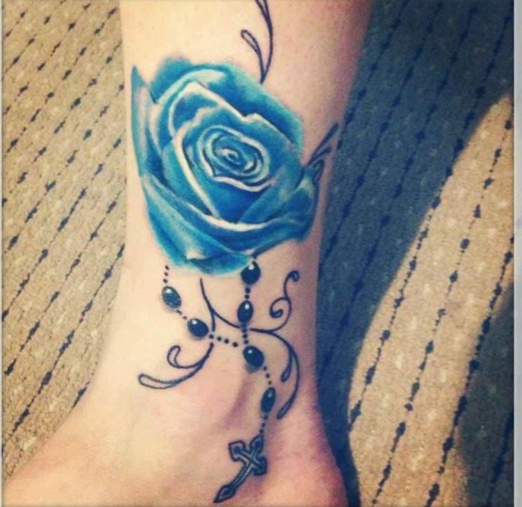 татуировка мотиви горна ръка синя роза