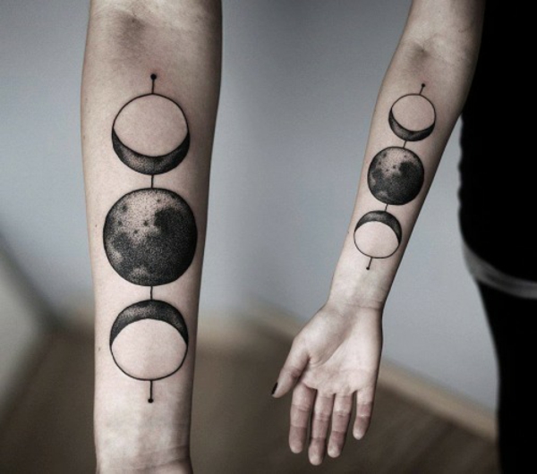 Motifs de tatouage bras supérieur lune