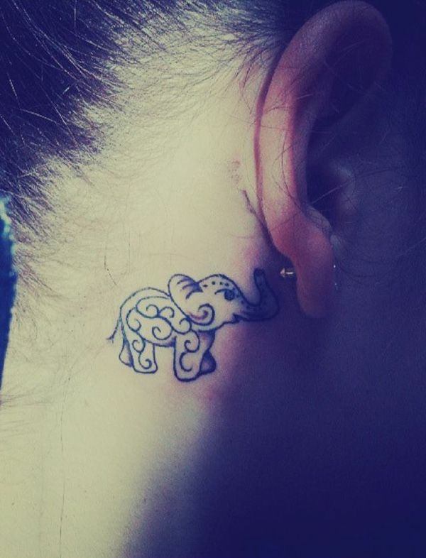 纹身耳纹身妇女大象