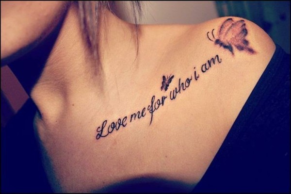 Τατουάζ γραμματοσειρές αγαπούν τα λόγια στο τατουάζ ώμου