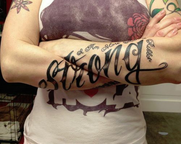 Arm schrift tattoos männer ▷ Armband