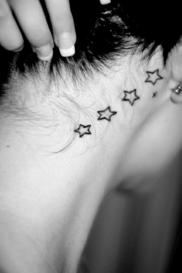tetování hvězd za uchem