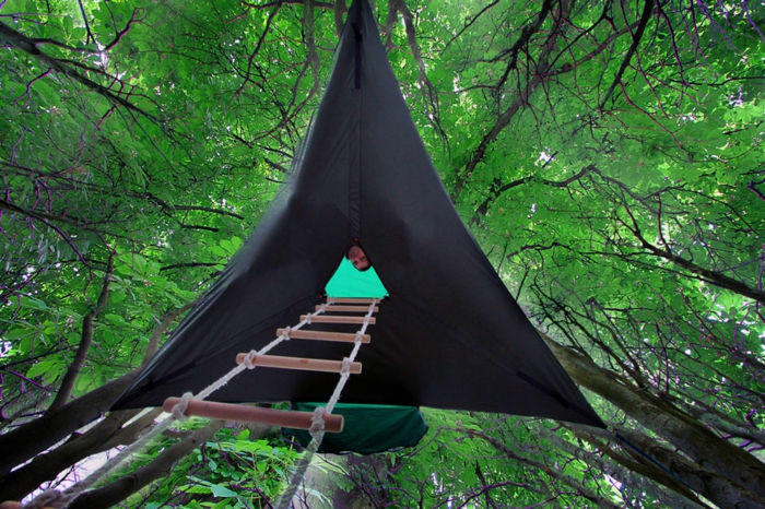 帐篷野营帐篷挂在空中的绳梯