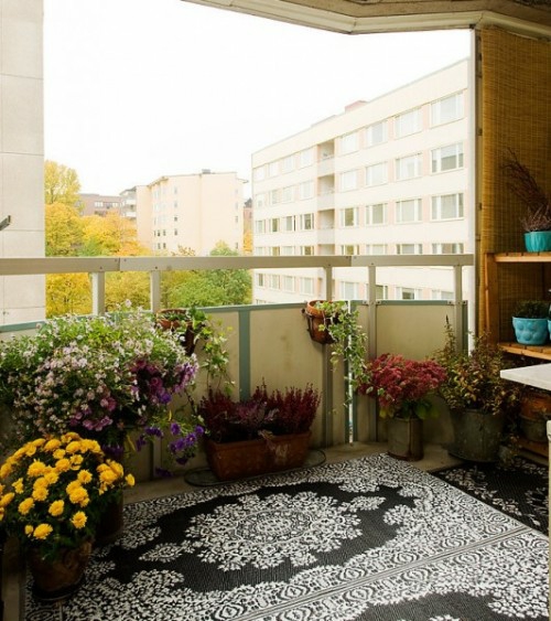 gulvtæpper gulvbelægninger blomsterkasse balkon tæt på