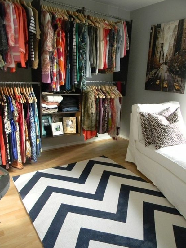 alfombra chavron patrón vestidor armario barandilla