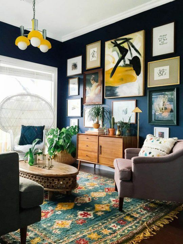 χαλί σαλόνι έγχρωμο σκούρο μπλε τοίχο φυτά εικόνες