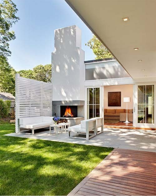 terrasse design moderne pelouse cheminée lampadaire meubles