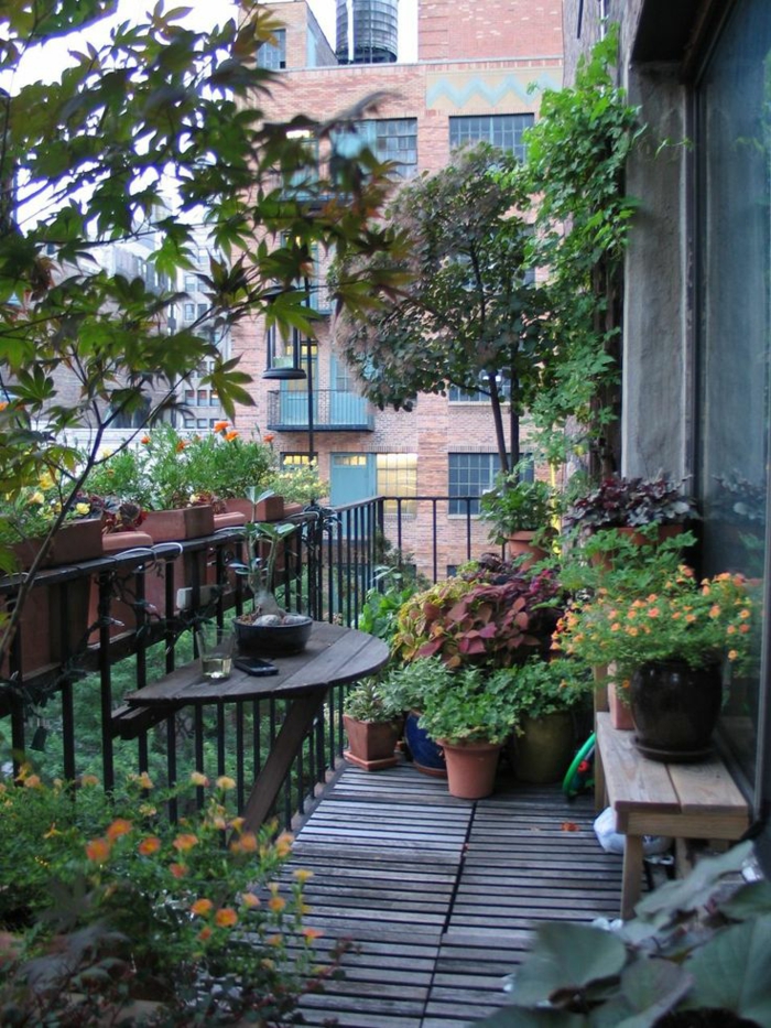 patio istutus parvekekalusteet ja parveke kasveja vihreitä ideoita