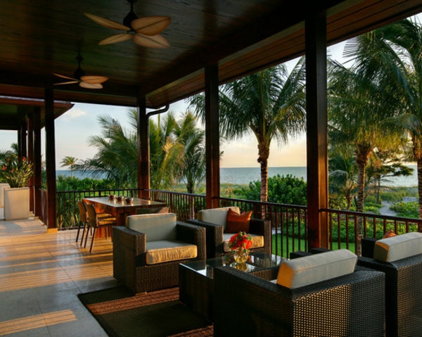 patio design voorbeelden rotan meubels palmen tropische tuin eethoek