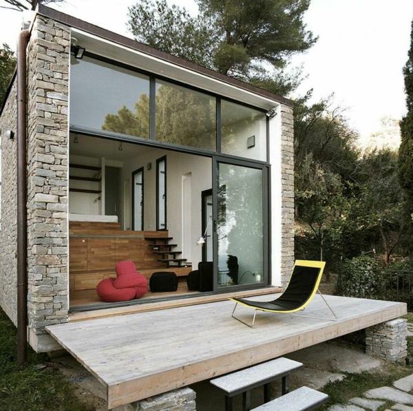 terras design ideeën voorbeelden hout steen lounge meubilair ligstoel zitkussen