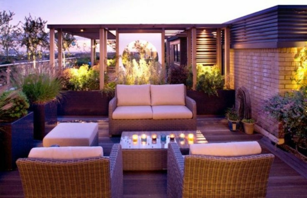 terrasse design moderne violet rotin meubles bougies