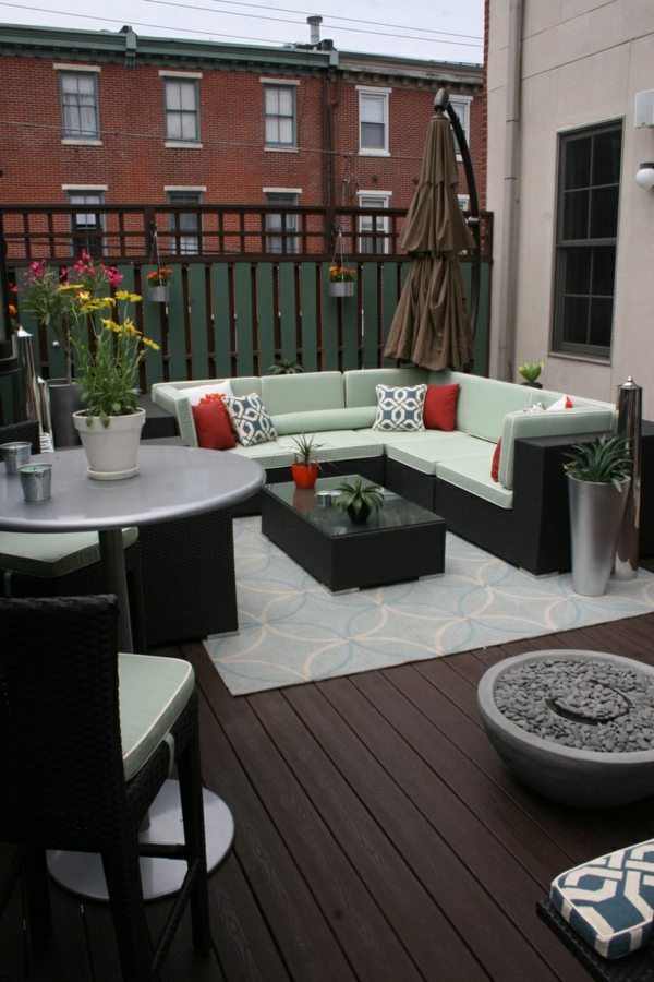 diseño de terraza moderna terraza urbana alfombra sofá muebles de ratán