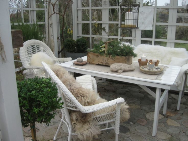 patio дизайн оранжерия ратанова мебел глинени саксийни растения
