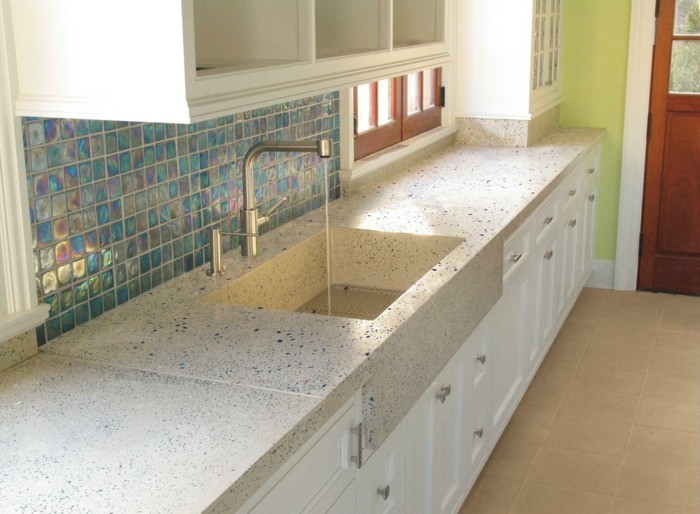 水磨石瓷砖工作表面厨房厨房水槽