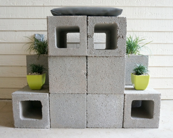 tron sæde af beton sten plante forfra