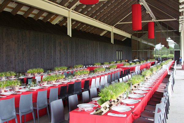 tafelkleed rood feestelijk tafeldecoratie restaurant ron wendt design