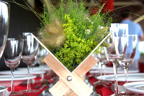 tafelkleed rode tafel decoratie stijlvolle bloemen decor ron wendt design
