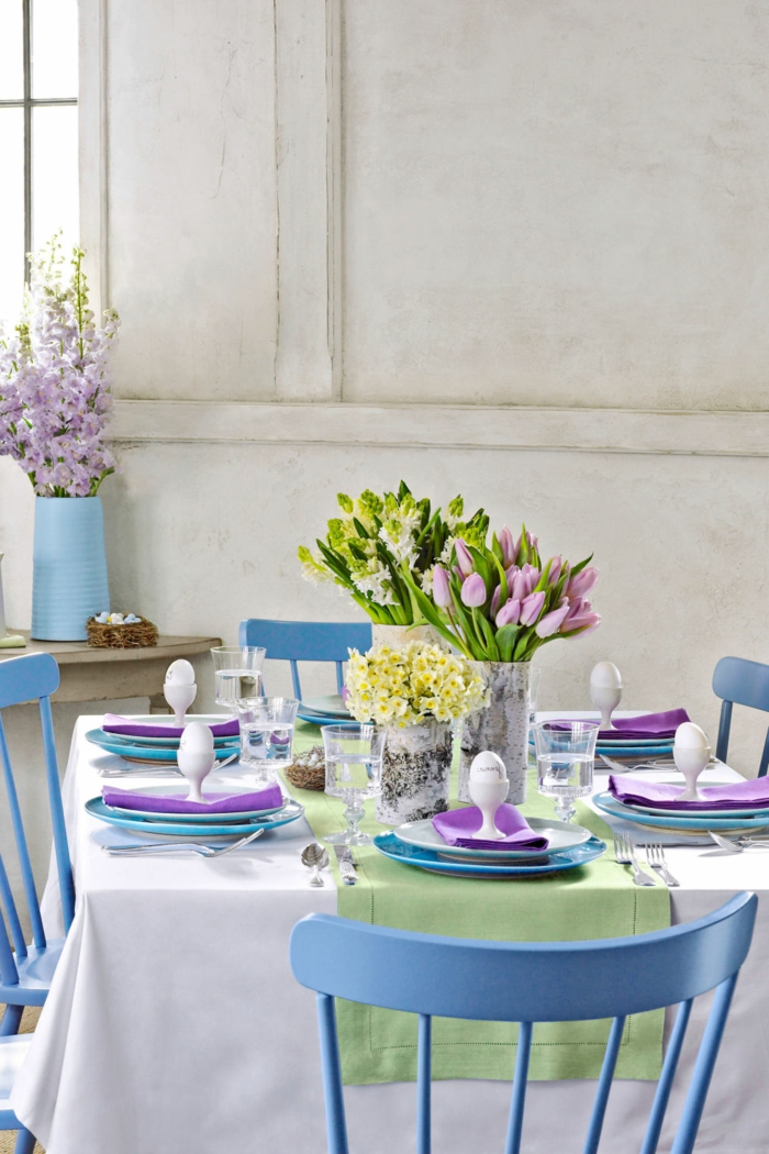table decoration sininen sininen aksentti plate värillinen tulppaanit vihreä pöytä runner