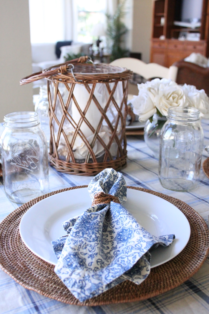 tafeldecoratie blauw blauwe accenten tafel feestelijk versieren