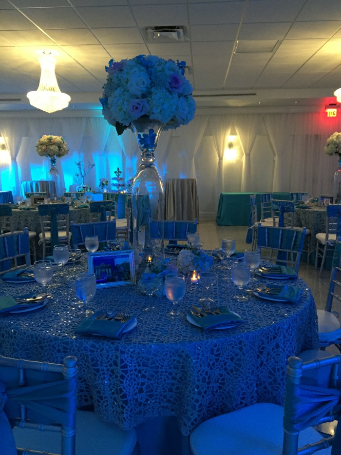 bord dekoration blå blå duge blå stole