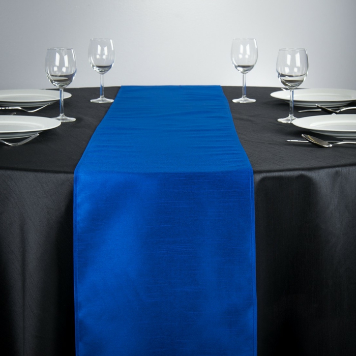tafel decoratie blauw blauw tafel runner zwart tafelkleed contrast