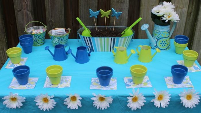 tafeldecoratie blauwe tuinfeest kinderfeest decoratie ideeën