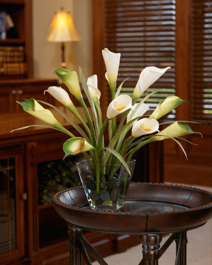 idées de décoration de table minimaliste comment organiser les fleurs