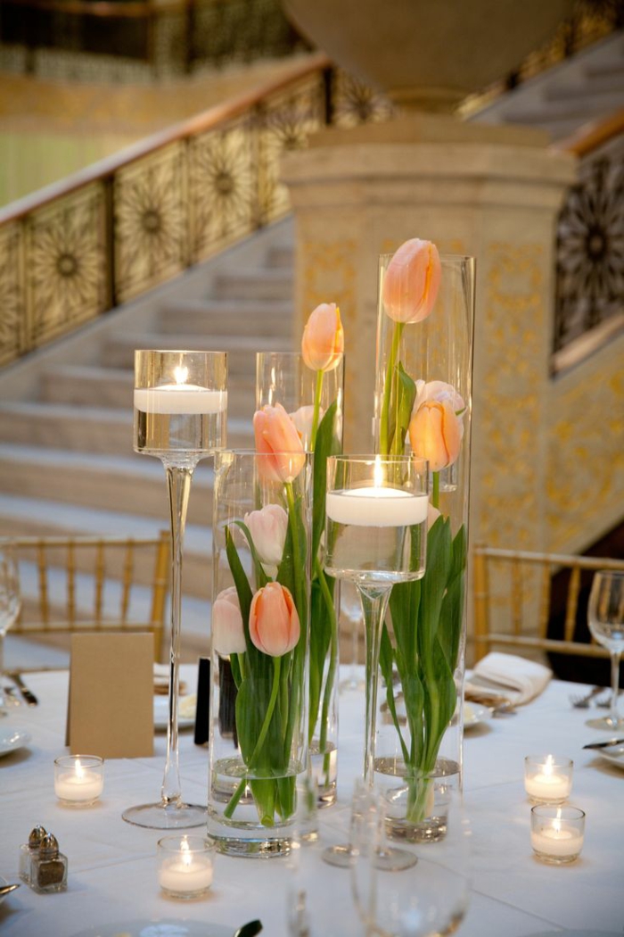 επιτραπέζια διακόσμηση γαμήλια λουλούδια διακόσμηση τουλίπες ρομαντικά κεριά