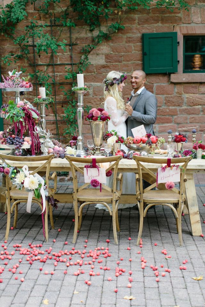 πίνακας διακόσμηση γάμου φθινοπωρινή διακόσμηση λουλούδια φρούτα κηροπήγιο