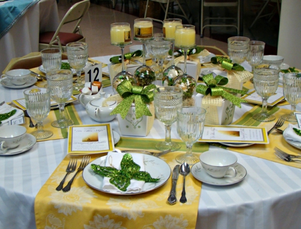 bord dekoration i gul grøn