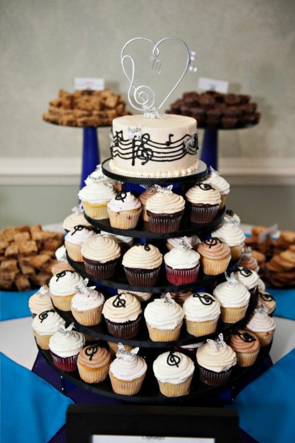 الكعك-رائعة لكعك الزفاف، عيد الموسيقى في الإطار
