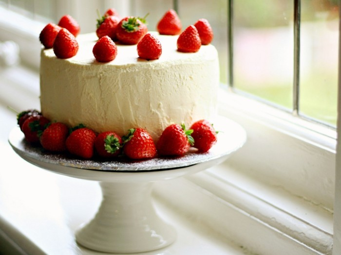 taart versieren fancy taarten elegante taart aardbeien