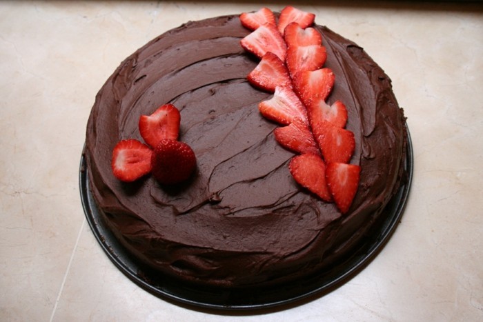 馅饼装饰草莓巧克力蛋糕的想法