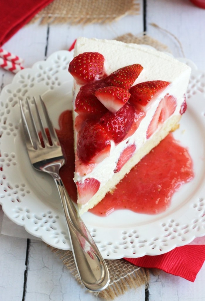 tarte décorer des morceaux de fraises
