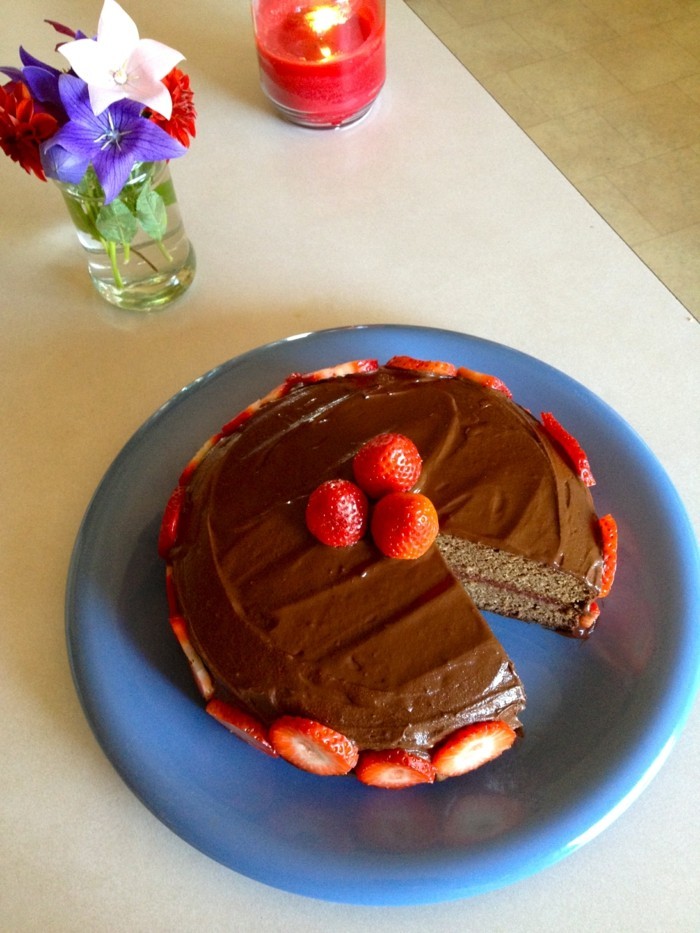 taart versieren chocolade cake versieren aardbeien desserts ideeën