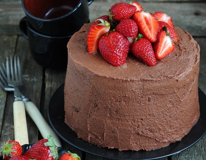 taart decoreren chocolade cake versieren ideeën fruit aardbeien