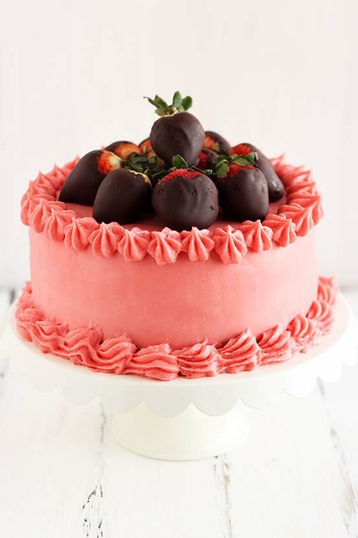 tarte décorer les fraises de la Saint-Valentin