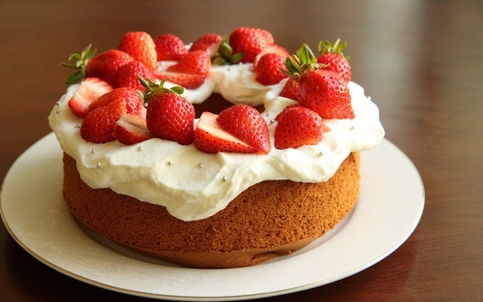 gebak deco fancy cake met aardbeien