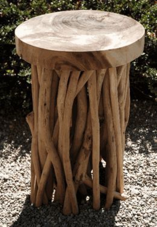 Dreifuotų medžių stalviršio stalio kėdės staliukas