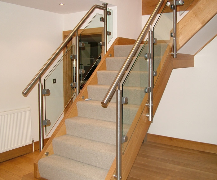 laiptai turėklai stiklas kiliminė danga laiptų interjero dizaino gyvenimo idėjos