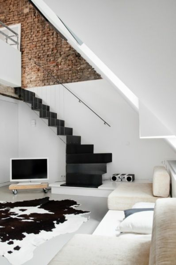 trappe sort tv tæppe sofa væg dekoration