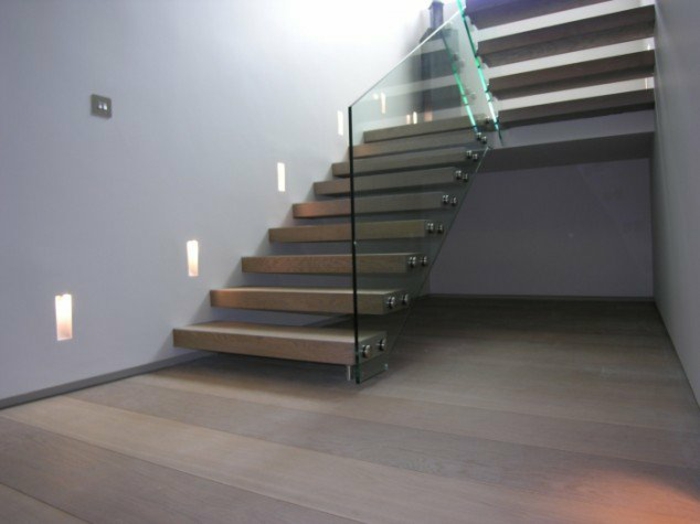 marco escalera madera cristal acero minimalista