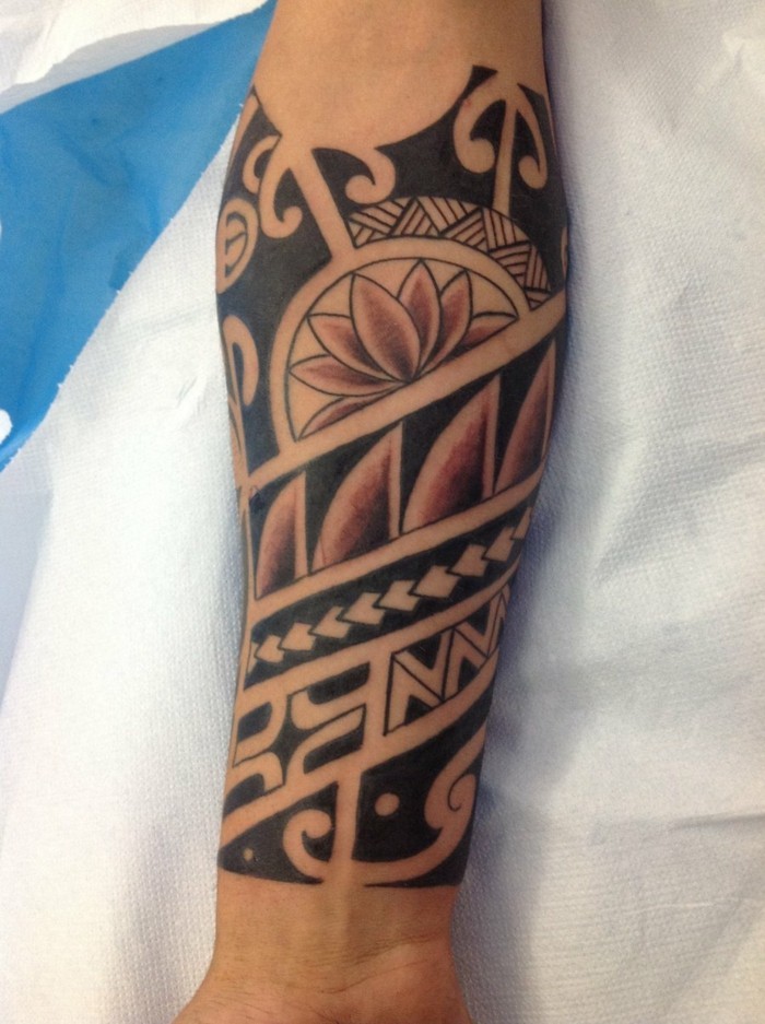 tribal motiv underarmen maori tatovering