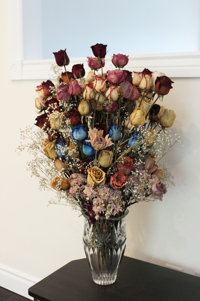 fleurs séchées dans un vase embellir la maison