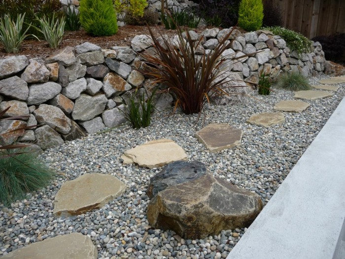 aménagement de votre propre jardin tropical avec des pierres et des cailloux