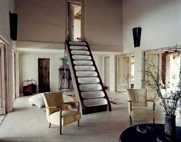 独特的楼梯客厅表装饰扶手椅