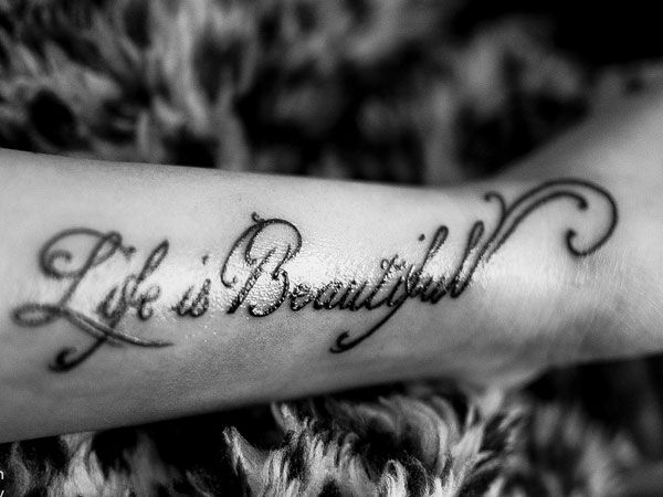 underarme tatovering skrive livet er smukt