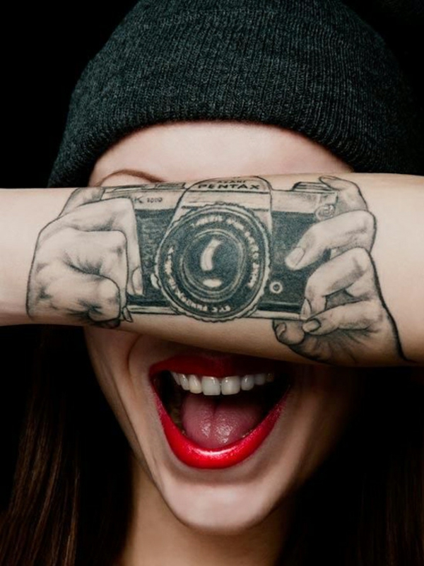 tatouage avant-bras modèles photos caméra